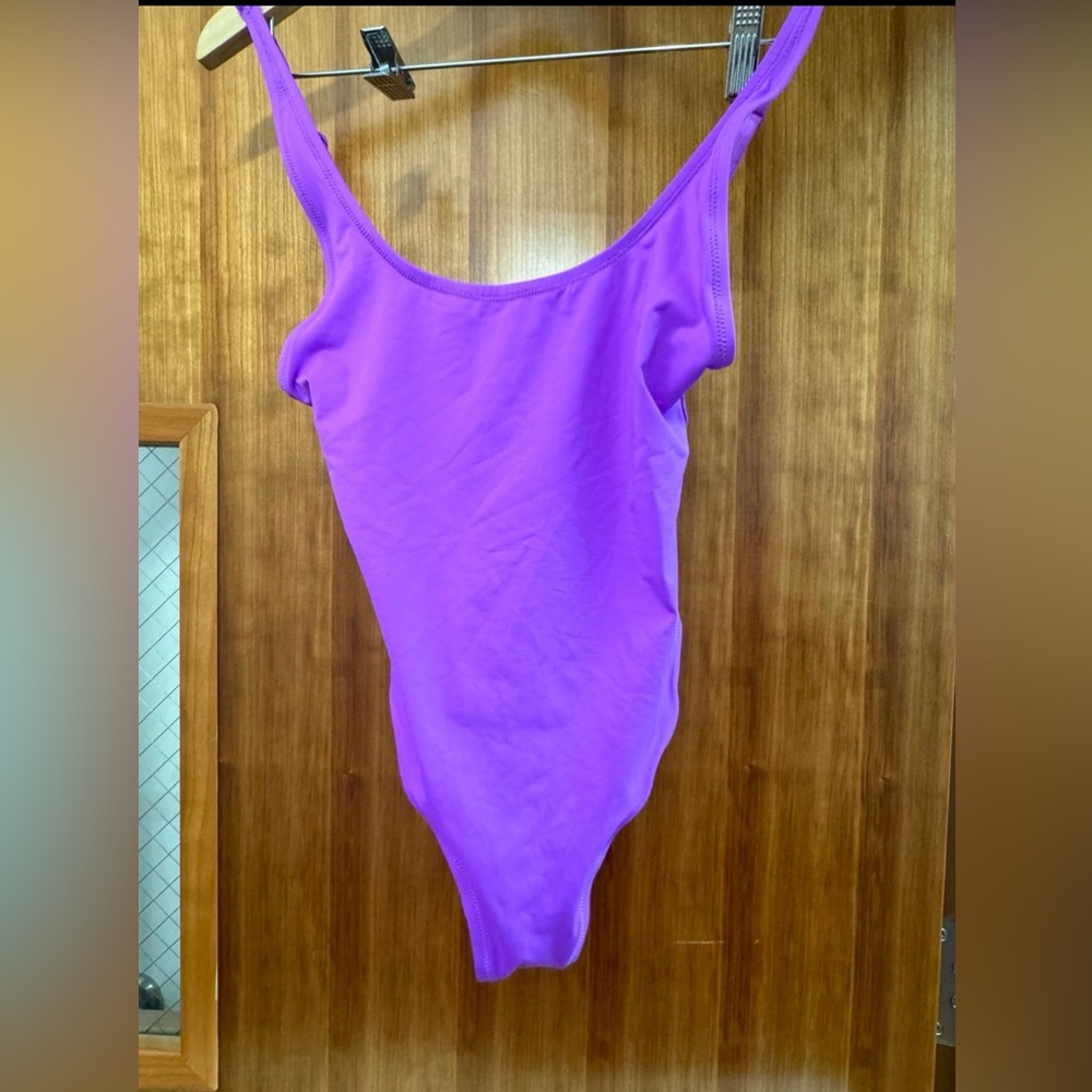 NWT SKIMS Recycled Fabric High leg Scoop One piece Swimsuit Size SMALL PURPLE